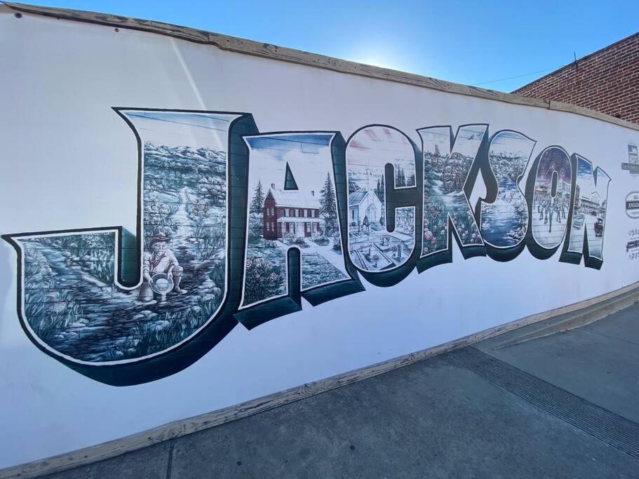 Spacious Downtown Jackson Retreat- Historic Hangout Екстериор снимка