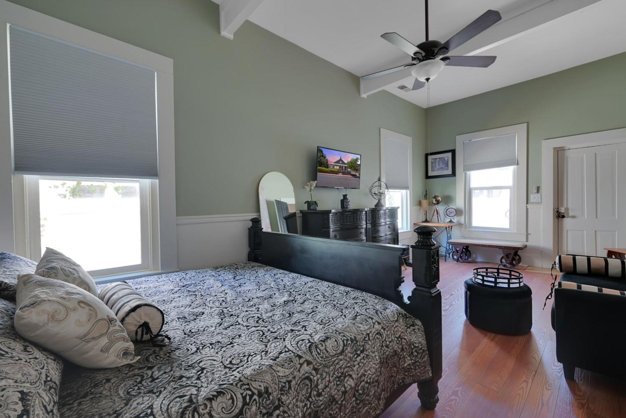 Spacious Downtown Jackson Retreat- Historic Hangout Екстериор снимка