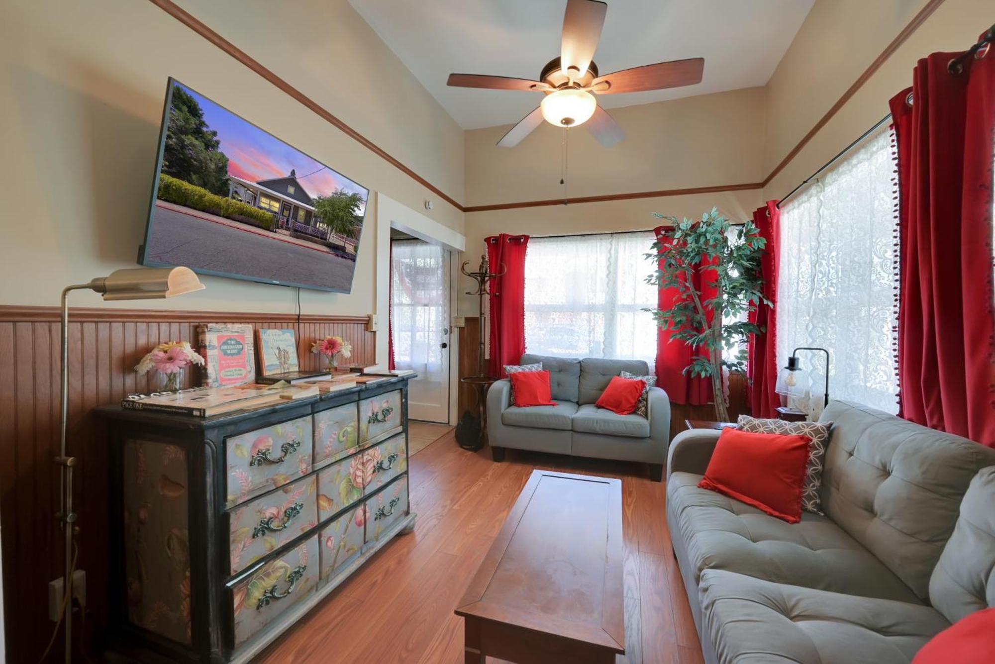 Spacious Downtown Jackson Retreat- Historic Hangout Екстериор снимка