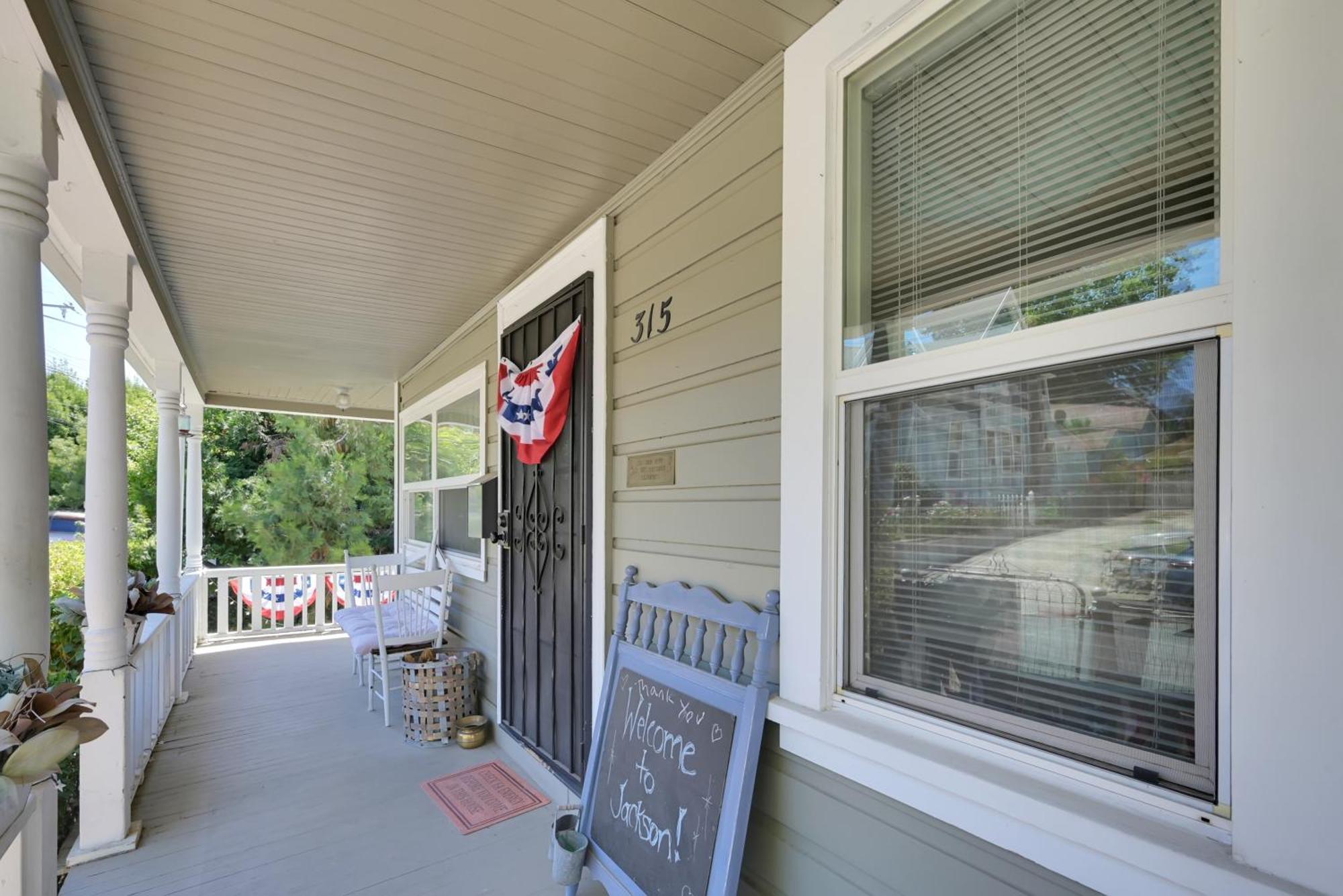 Spacious Downtown Jackson Retreat- Historic Hangout Екстериор снимка