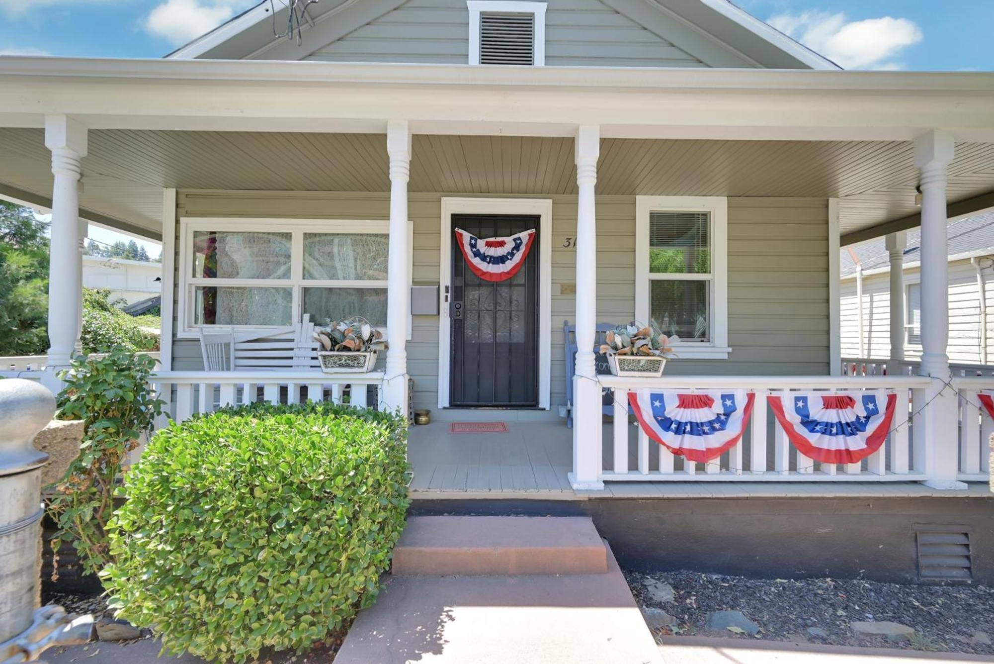 Spacious Downtown Jackson Retreat- Historic Hangout Екстериор снимка