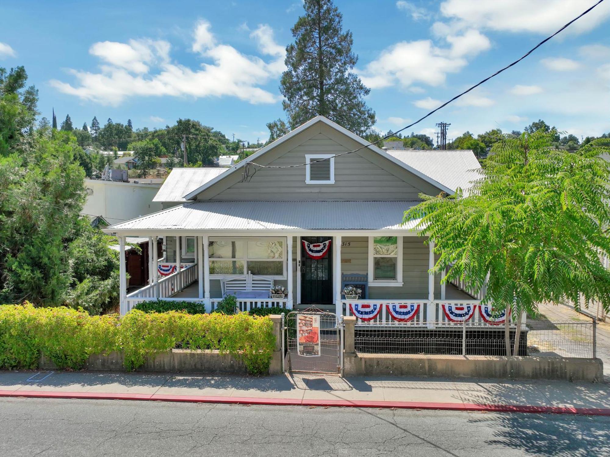 Spacious Downtown Jackson Retreat- Historic Hangout Екстериор снимка